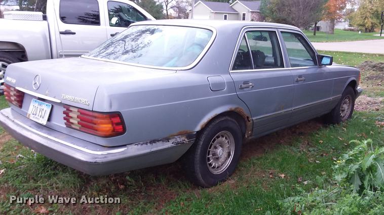 image for item EE9265 1983 Mercedes Benz 300