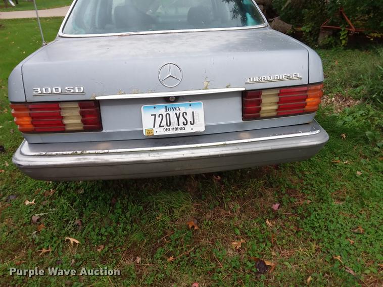 image for item EE9265 1983 Mercedes Benz 300