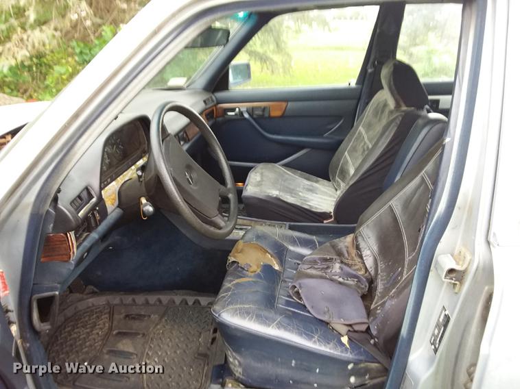 image for item EE9265 1983 Mercedes Benz 300