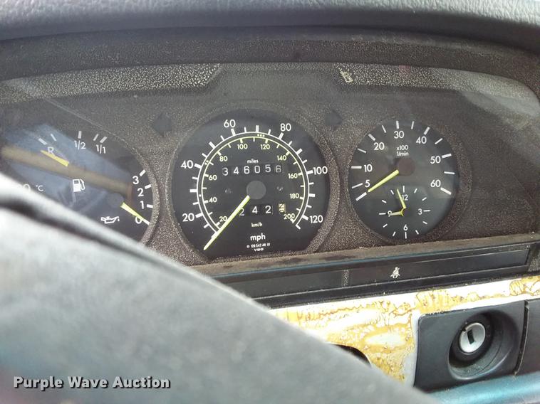 image for item EE9265 1983 Mercedes Benz 300