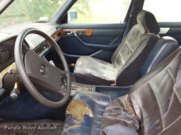 image for item EE9265 1983 Mercedes Benz 300