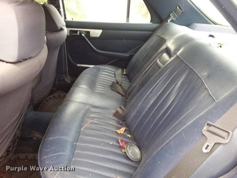 image for item EE9265 1983 Mercedes Benz 300