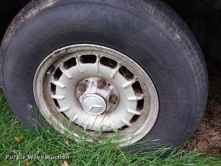 image for item EE9265 1983 Mercedes Benz 300