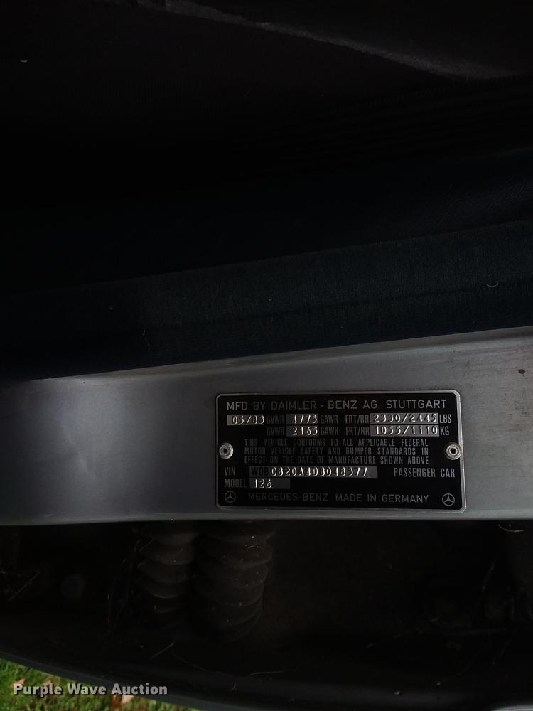 image for item EE9265 1983 Mercedes Benz 300