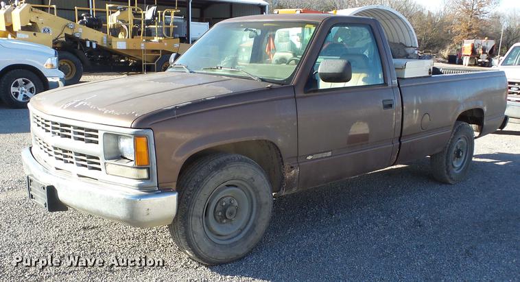 image for item J8556 1994 Chevrolet C2500 pickup truck