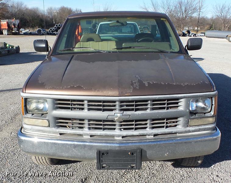 image for item J8556 1994 Chevrolet C2500 pickup truck