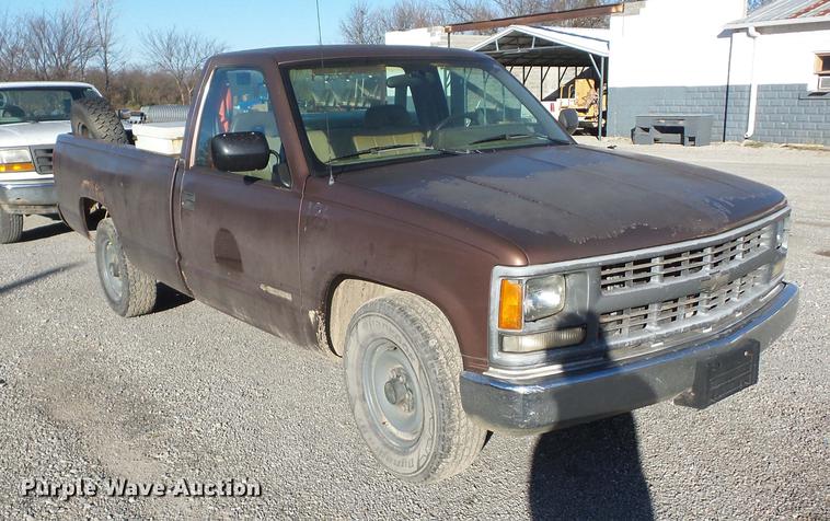 image for item J8556 1994 Chevrolet C2500 pickup truck