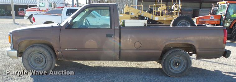 image for item J8556 1994 Chevrolet C2500 pickup truck