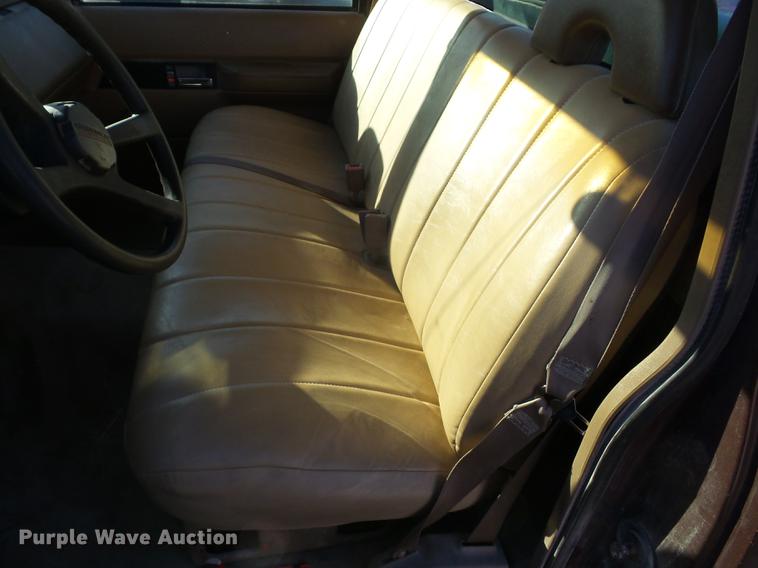 image for item J8556 1994 Chevrolet C2500 pickup truck