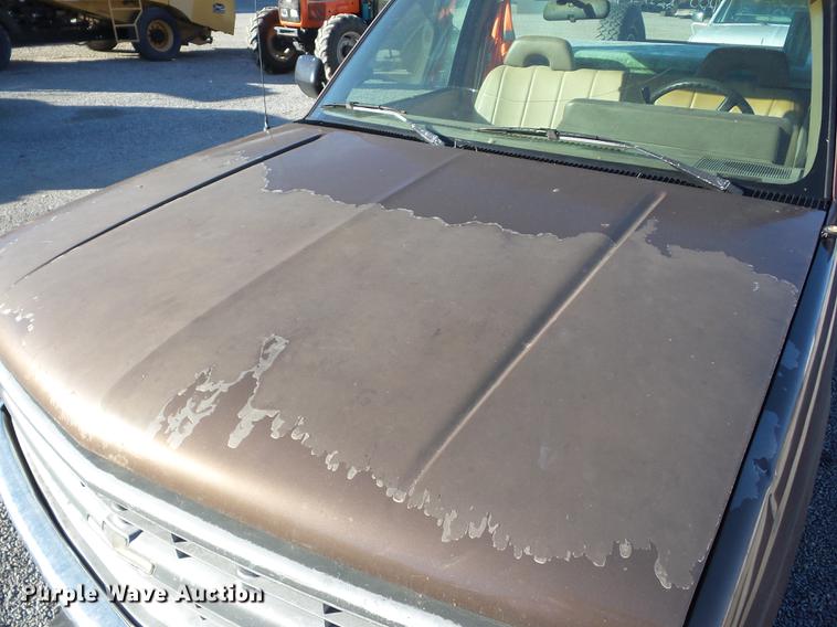 image for item J8556 1994 Chevrolet C2500 pickup truck