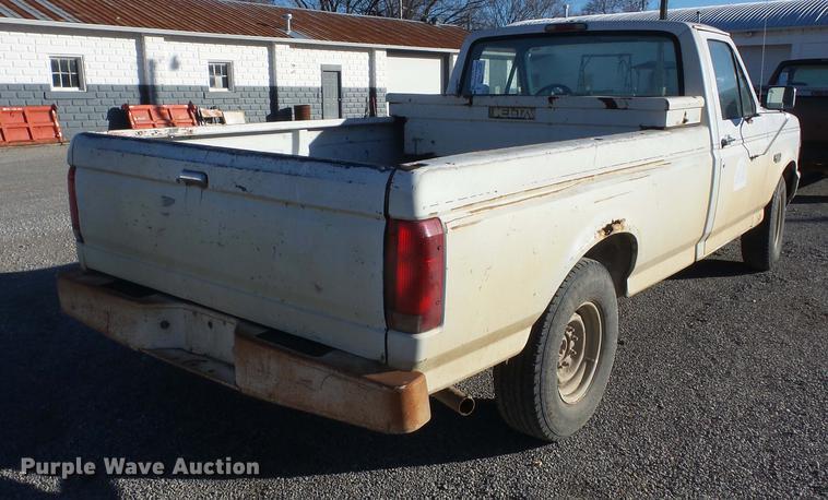 image for item J8557 1994 Ford F250 pickup truck