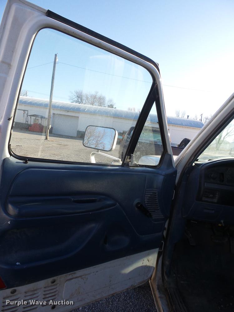 image for item J8557 1994 Ford F250 pickup truck