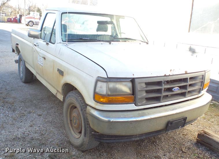 image for item J8558 1994 Ford F250 pickup truck