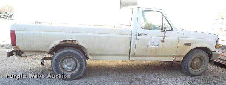image for item J8558 1994 Ford F250 pickup truck