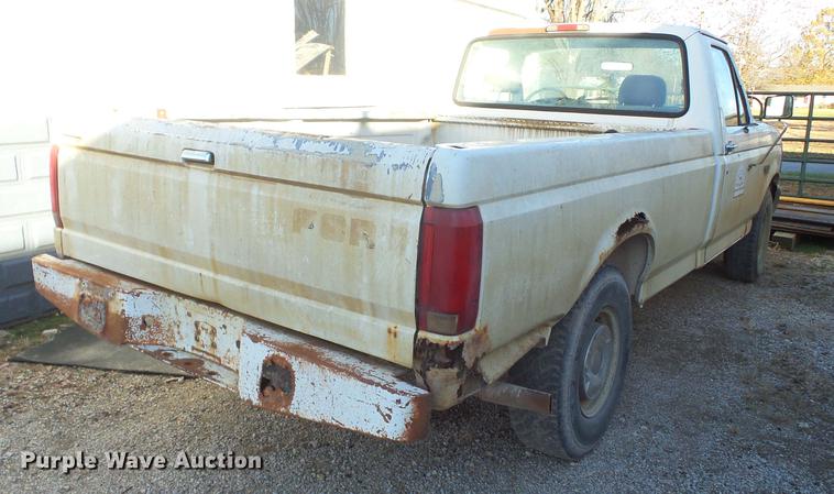 image for item J8558 1994 Ford F250 pickup truck
