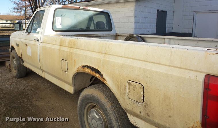 image for item J8558 1994 Ford F250 pickup truck