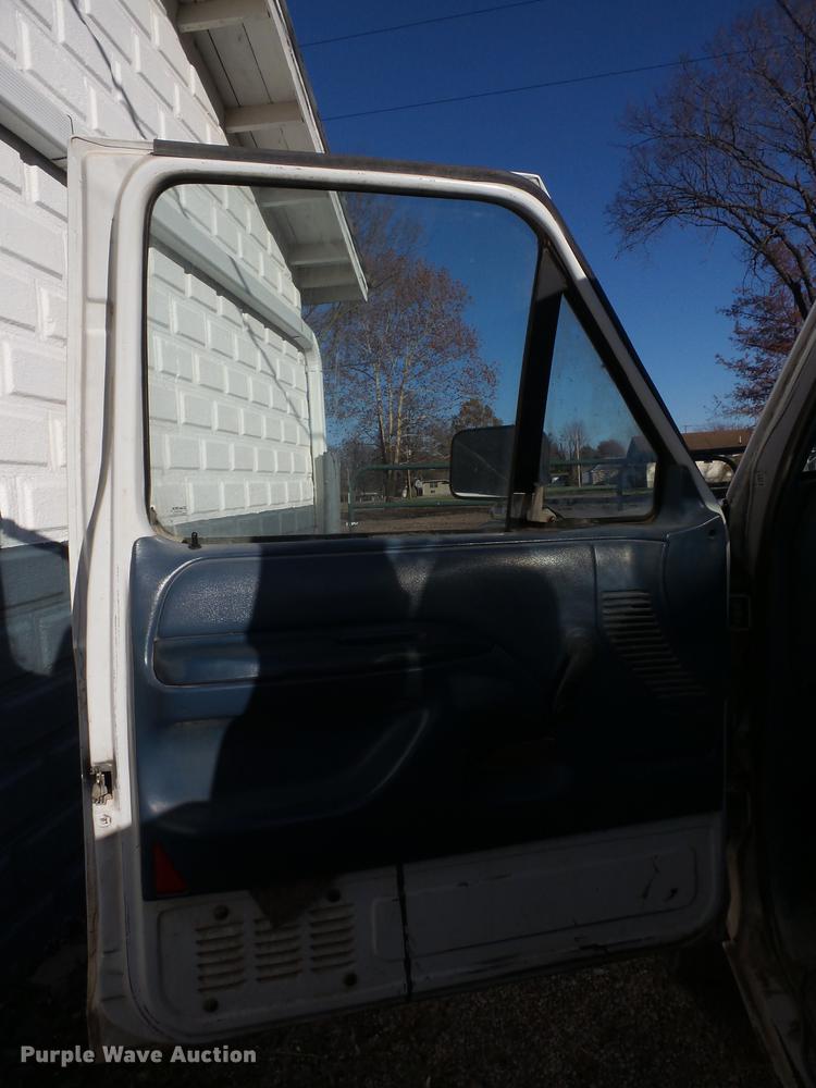 image for item J8558 1994 Ford F250 pickup truck