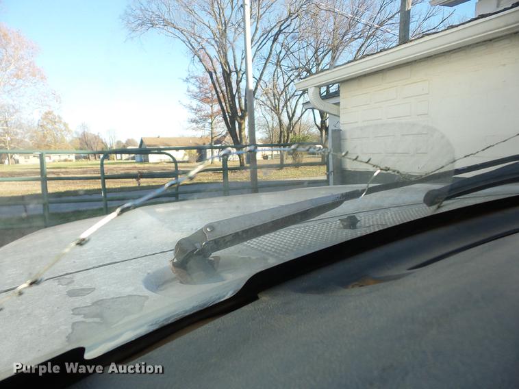 image for item J8558 1994 Ford F250 pickup truck