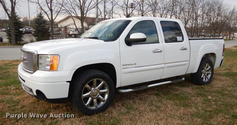 image for item K5787 2007 GMC Sierra 1500 Denali pickup truck