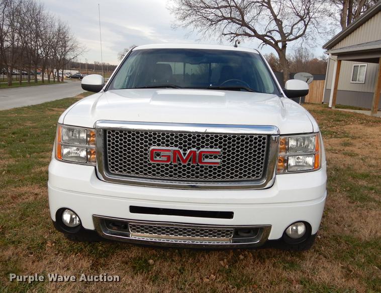 image for item K5787 2007 GMC Sierra 1500 Denali pickup truck