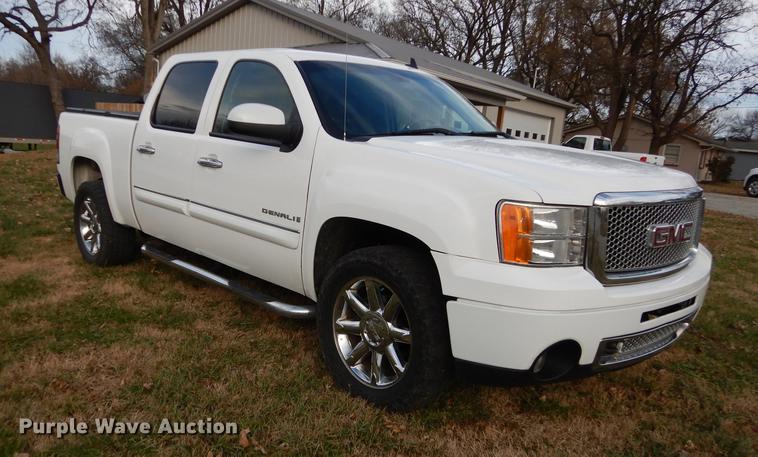 image for item K5787 2007 GMC Sierra 1500 Denali pickup truck