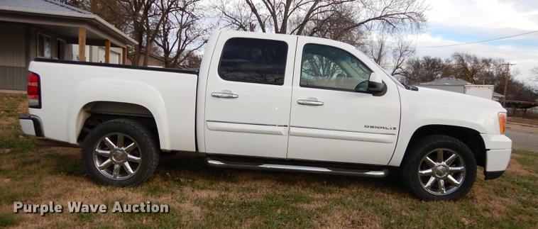 image for item K5787 2007 GMC Sierra 1500 Denali pickup truck
