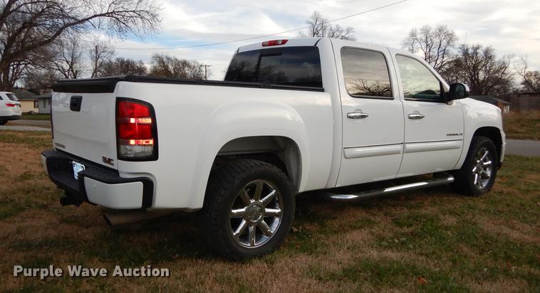 image for item K5787 2007 GMC Sierra 1500 Denali pickup truck