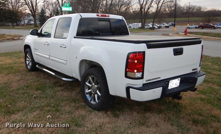 image for item K5787 2007 GMC Sierra 1500 Denali pickup truck