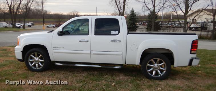 image for item K5787 2007 GMC Sierra 1500 Denali pickup truck
