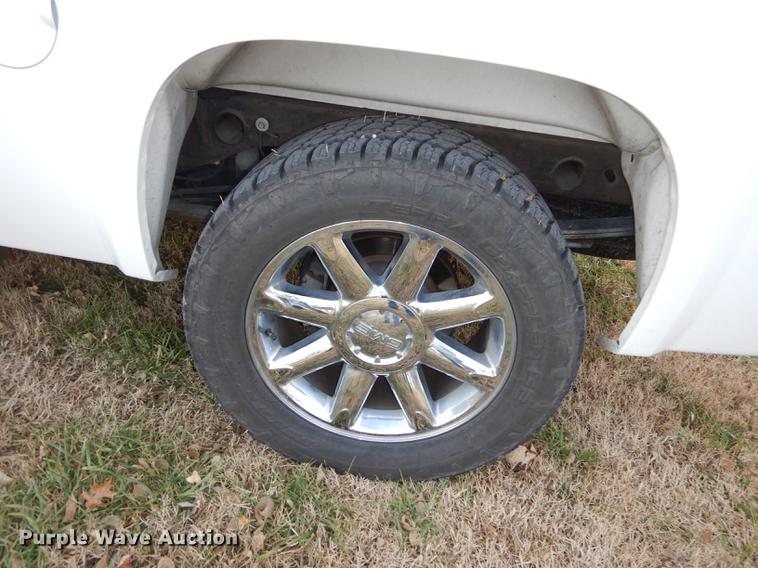 image for item K5787 2007 GMC Sierra 1500 Denali pickup truck
