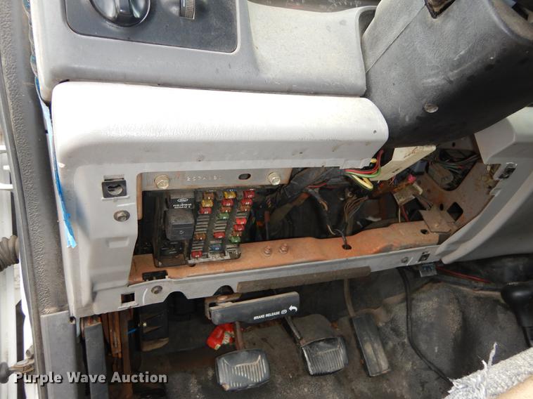 image for item K5792 1999 Ford F250 Super Duty XL pickup truck