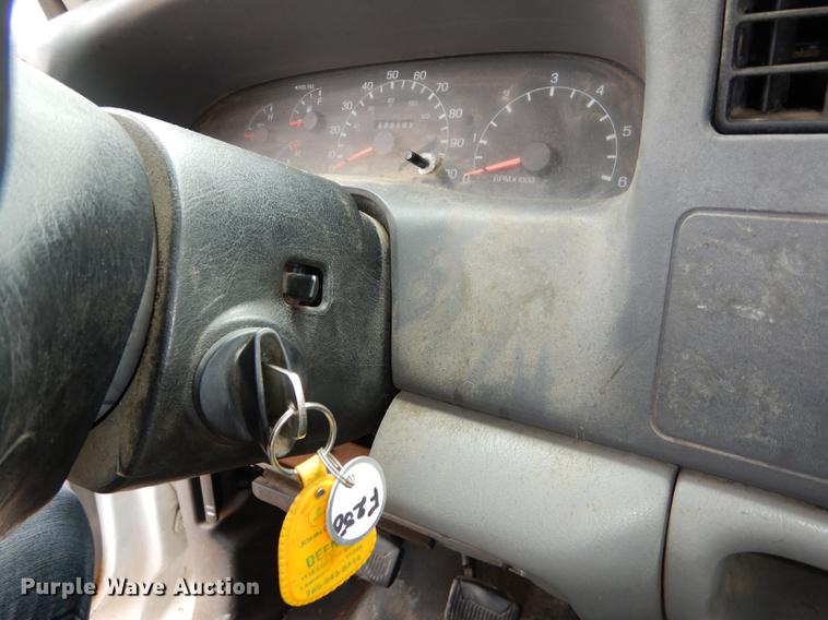 image for item K5792 1999 Ford F250 Super Duty XL pickup truck