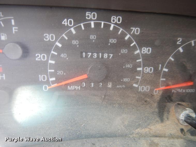 image for item K5792 1999 Ford F250 Super Duty XL pickup truck