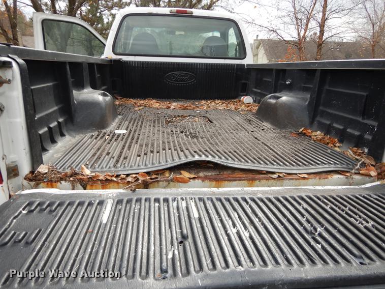 image for item K5792 1999 Ford F250 Super Duty XL pickup truck