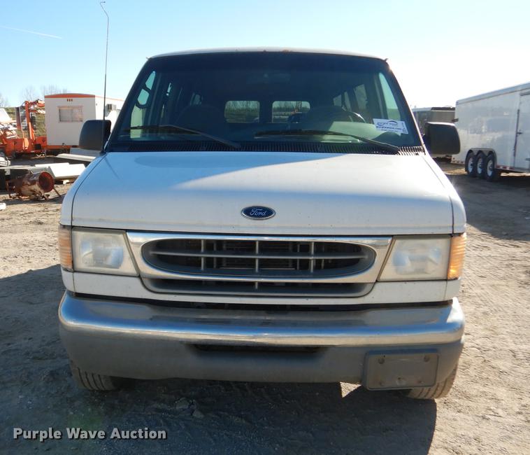 image for item K5795 2001 Ford Econoline E350 Super Duty XLT van