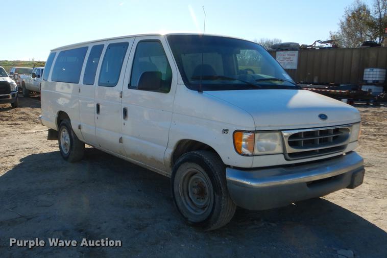 image for item K5795 2001 Ford Econoline E350 Super Duty XLT van