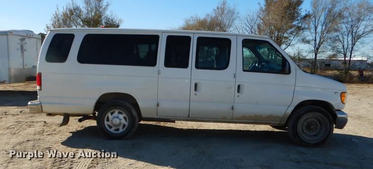 image for item K5795 2001 Ford Econoline E350 Super Duty XLT van