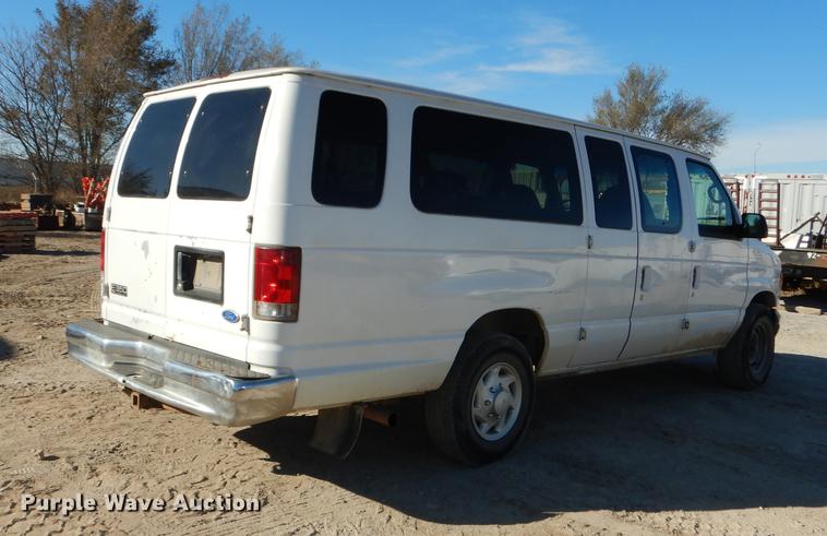 image for item K5795 2001 Ford Econoline E350 Super Duty XLT van