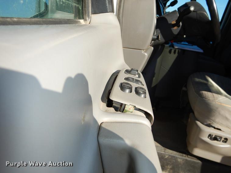 image for item K5795 2001 Ford Econoline E350 Super Duty XLT van