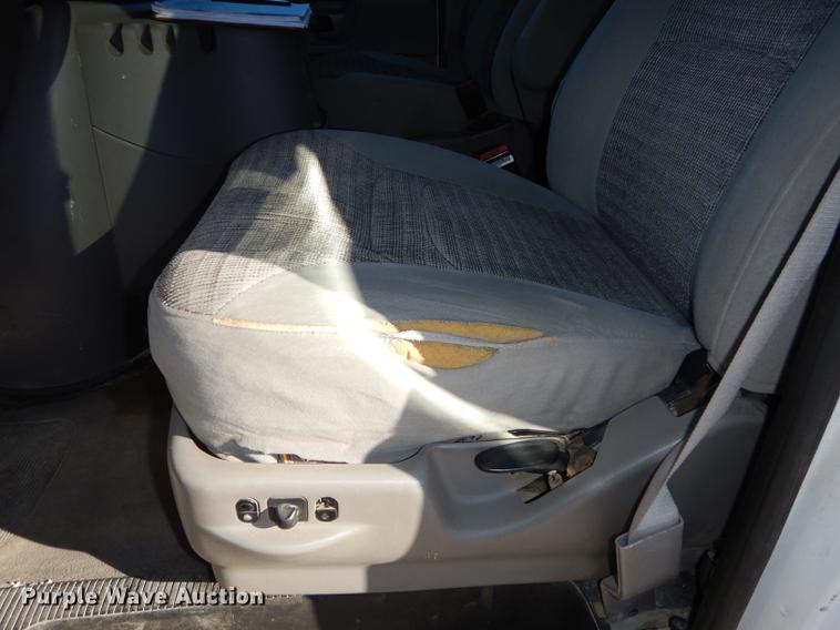 image for item K5795 2001 Ford Econoline E350 Super Duty XLT van