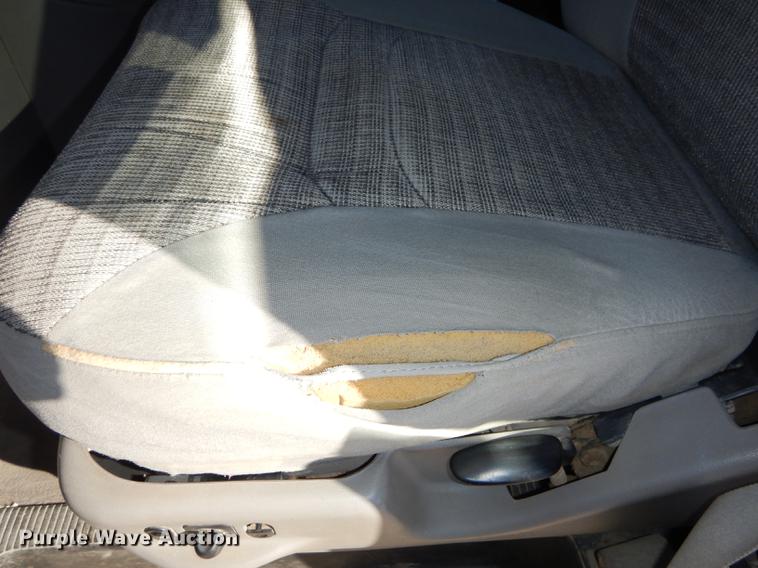 image for item K5795 2001 Ford Econoline E350 Super Duty XLT van