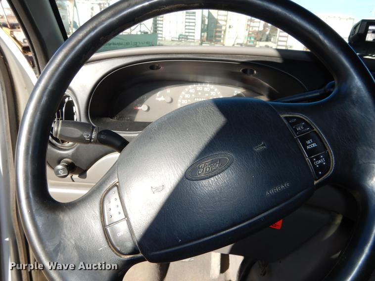 image for item K5795 2001 Ford Econoline E350 Super Duty XLT van