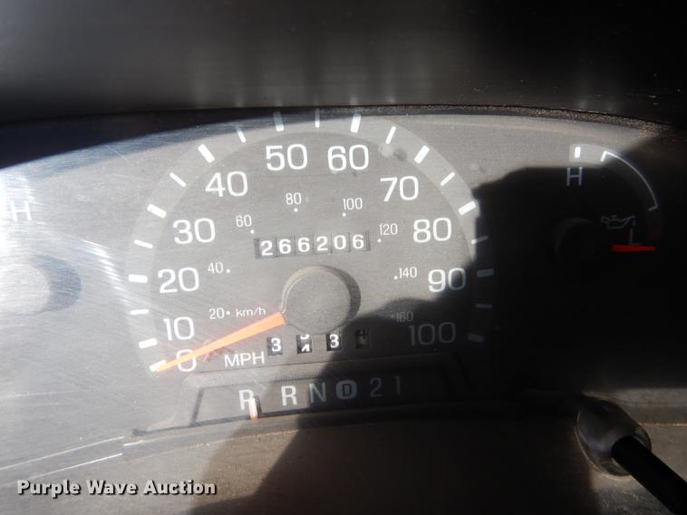 image for item K5795 2001 Ford Econoline E350 Super Duty XLT van