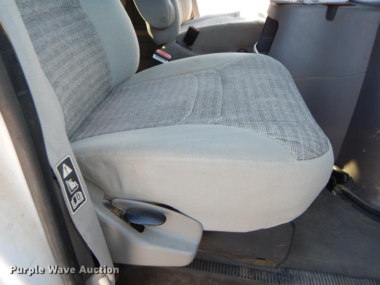 image for item K5795 2001 Ford Econoline E350 Super Duty XLT van
