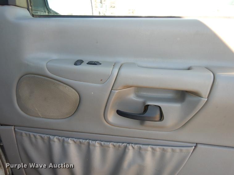 image for item K5795 2001 Ford Econoline E350 Super Duty XLT van
