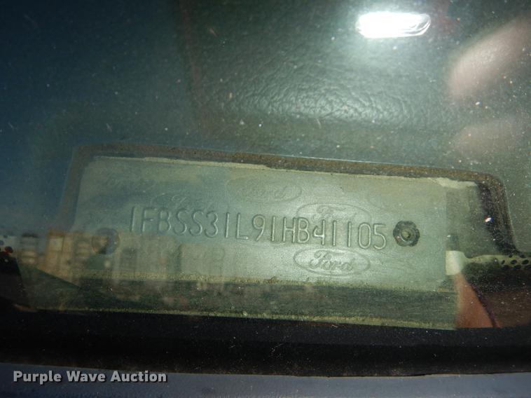 image for item K5795 2001 Ford Econoline E350 Super Duty XLT van