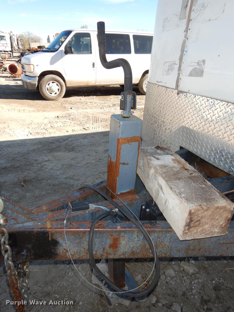 image for item K5804 2006 Cargomate enclosed cargo trailer