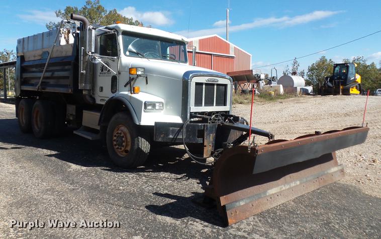 image for item BV9213 2001 Freightliner FLD120 dump truck