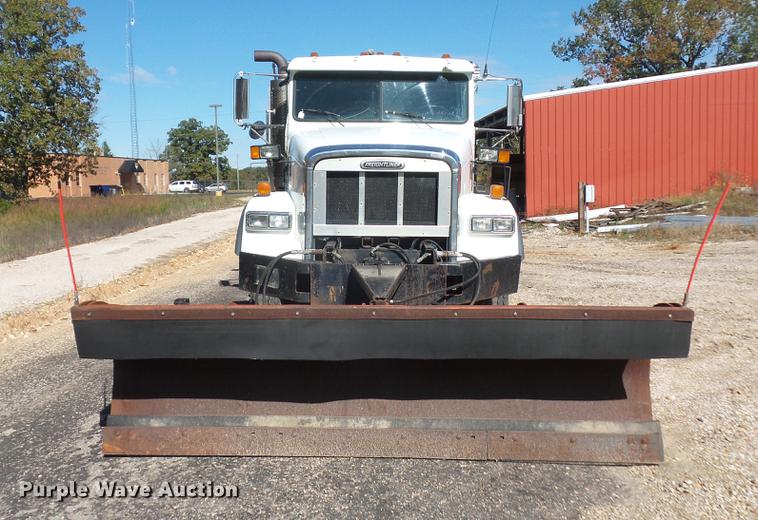 image for item BV9213 2001 Freightliner FLD120 dump truck