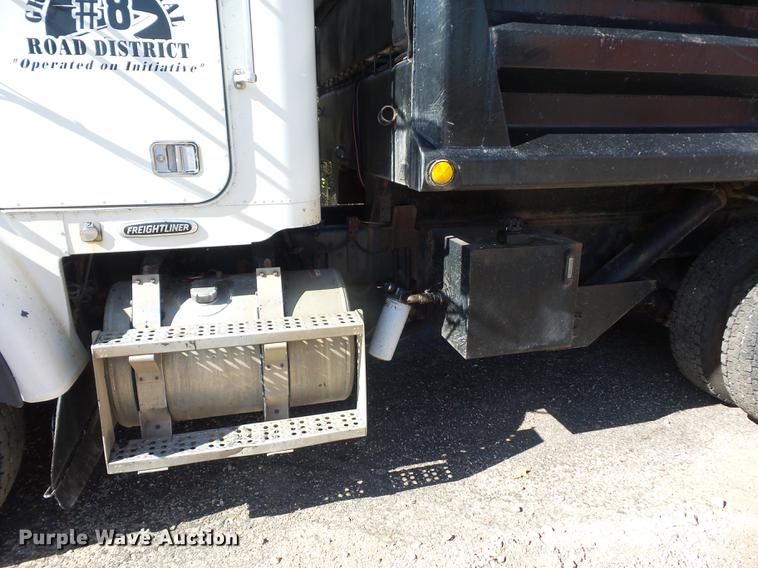 image for item BV9213 2001 Freightliner FLD120 dump truck